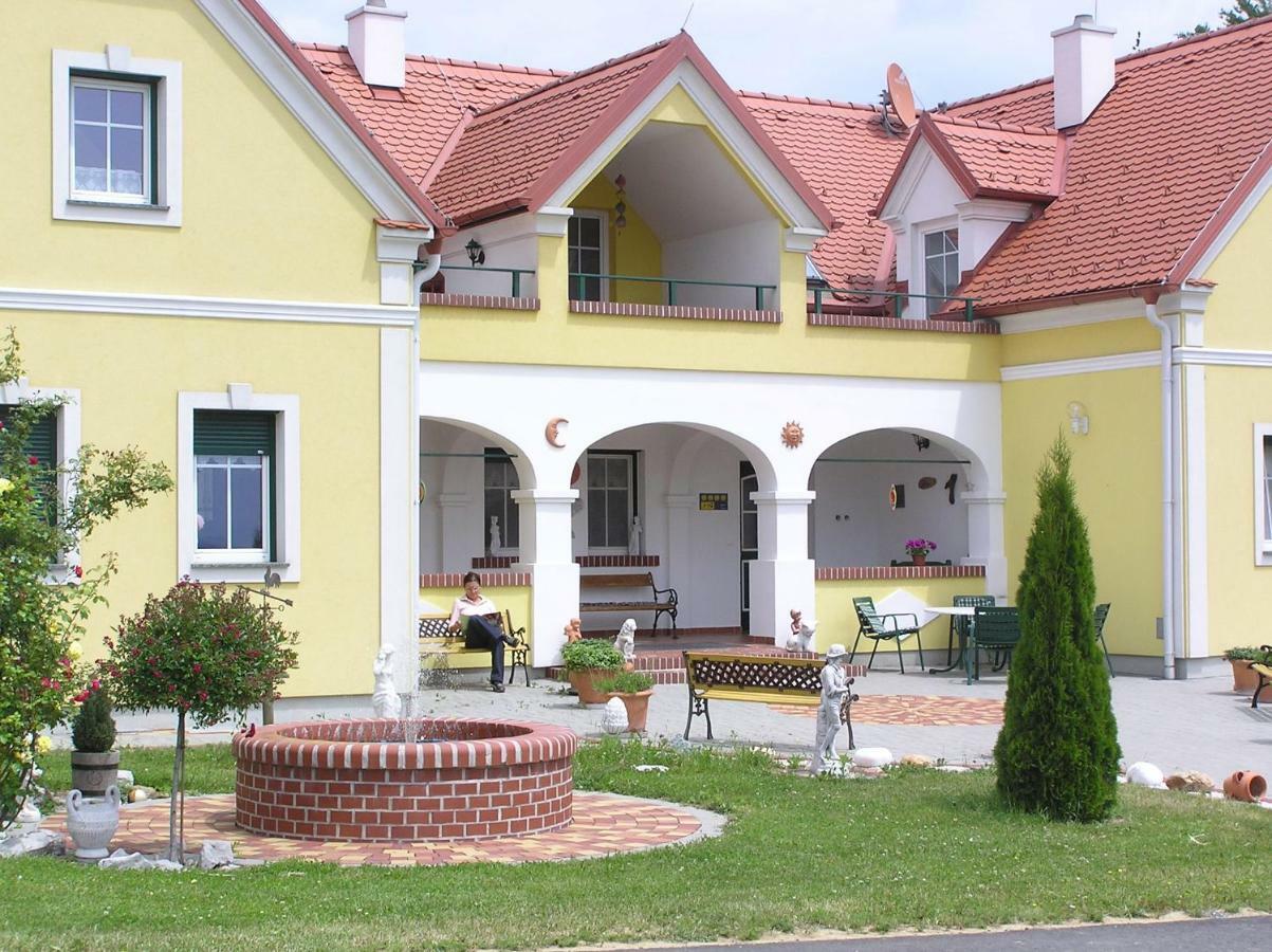 Arkadenhof Flasch Worterberg Luaran gambar