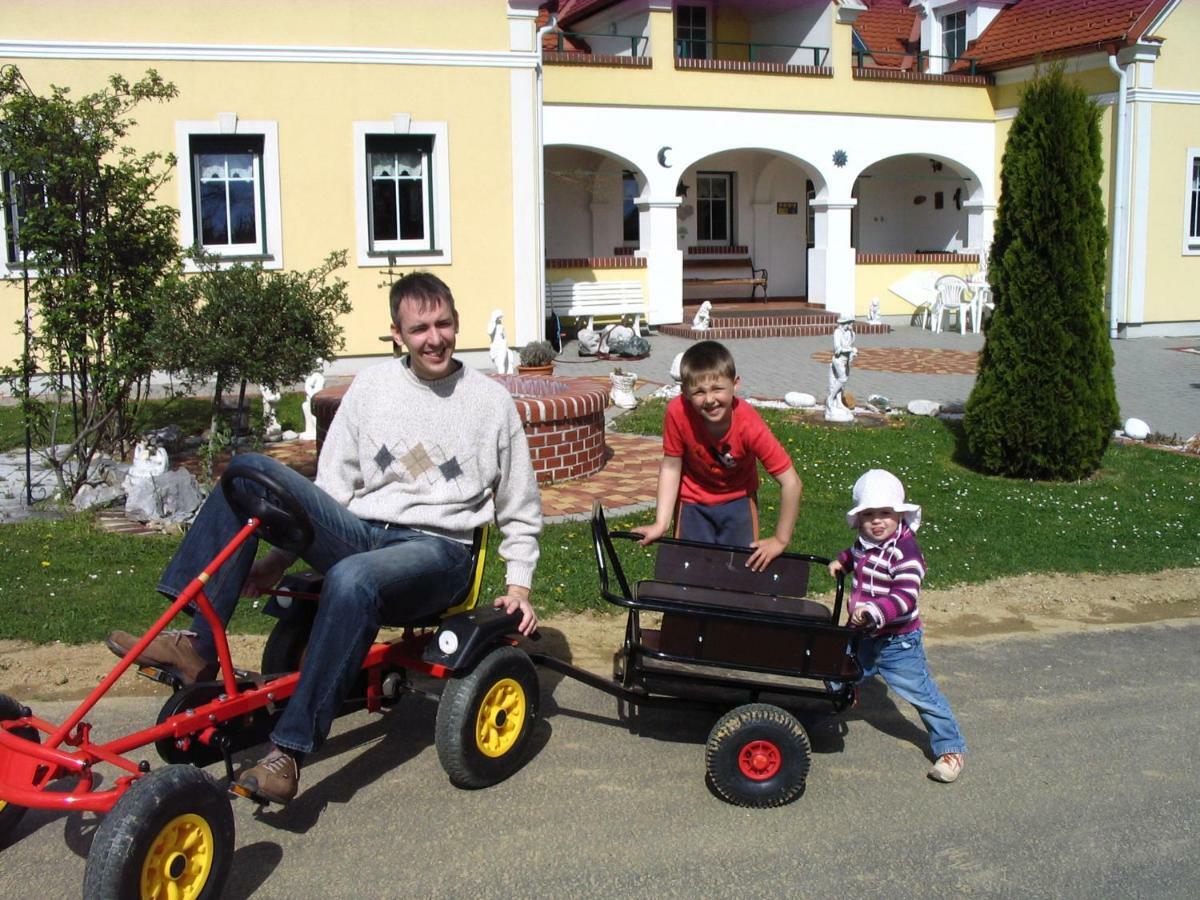 Arkadenhof Flasch Worterberg Luaran gambar